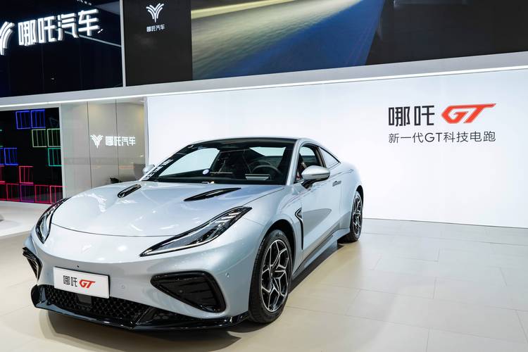 成都蒲江县悦振特企业管理咨询哪吒汽车在智能汽车领域的表现，领途汽车在新能源汽车市场中的影响力